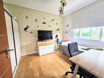 VENTA CASA 6 AMBIENTES LA CESARINA PILETA CLIMATIZ