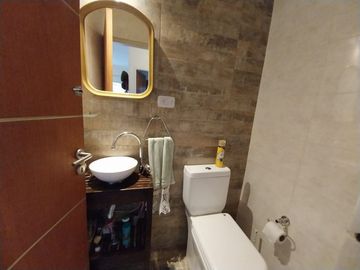 2 AMBIENTES  SUITE VEST BAÑO Y TOIL CON GRAN PATIO