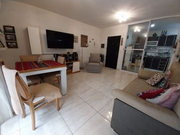 2 AMBIENTES  SUITE VEST BAÑO Y TOIL CON GRAN PATIO