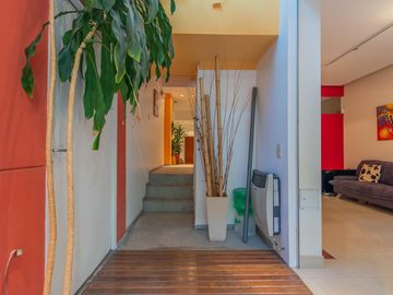 CASA DE 3 PLANTAS LOTE PROPIO U.S.A.A VILLA CRESPO