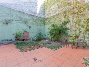 CASA DE 3 PLANTAS LOTE PROPIO U.S.A.A VILLA CRESPO