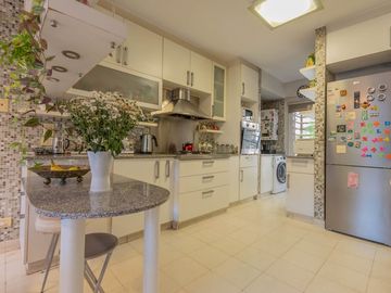 CASA DE 3 PLANTAS LOTE PROPIO U.S.A.A VILLA CRESPO