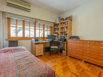 CASA DE 3 PLANTAS LOTE PROPIO U.S.A.A VILLA CRESPO