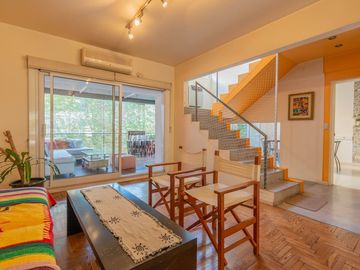 CASA DE 3 PLANTAS LOTE PROPIO U.S.A.A VILLA CRESPO
