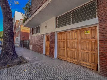 CASA DE 3 PLANTAS LOTE PROPIO U.S.A.A VILLA CRESPO