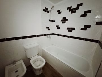 VENTA 2 AMBIENTES C/COCHERA A ESTRENAR- SAAVEDRA