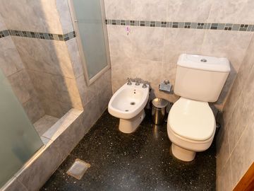 Casa Multifamiliar 3 en 1  cochera patio FINANCIA
