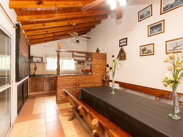 Casa Multifamiliar 3 en 1  cochera patio FINANCIA