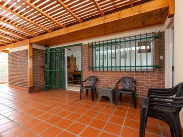 Casa Multifamiliar 3 en 1  cochera patio FINANCIA