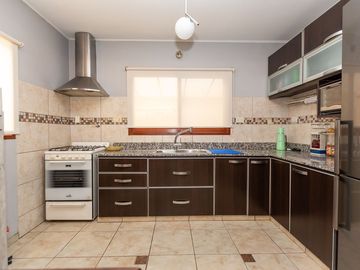 Casa Multifamiliar 3 en 1  cochera patio FINANCIA