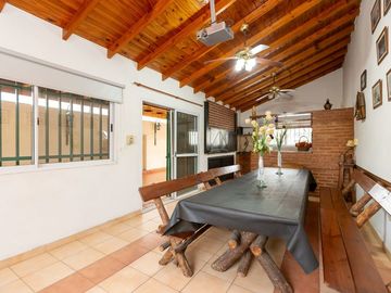 Casa Multifamiliar 3 en 1  cochera patio FINANCIA