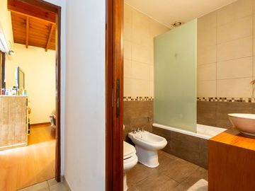 Casa Multifamiliar 3 en 1  cochera patio FINANCIA