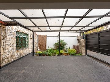 Casa Multifamiliar 3 en 1  cochera patio FINANCIA