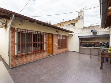 Casa Multifamiliar 3 en 1  cochera patio FINANCIA