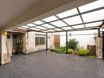 Casa Multifamiliar 3 en 1  cochera patio FINANCIA