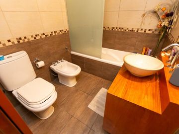 Casa Multifamiliar 3 en 1  cochera patio FINANCIA