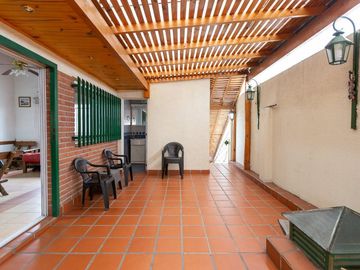 Casa Multifamiliar 3 en 1  cochera patio FINANCIA