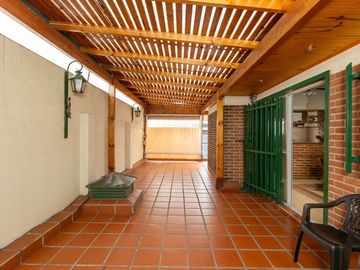 Casa Multifamiliar 3 en 1  cochera patio FINANCIA