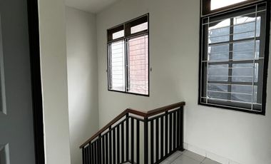 Jual rumah strategis renopasi baru Citra gran Cibubur