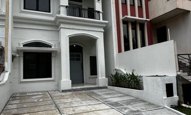 Jual rumah strategis renopasi baru Citra gran Cibubur