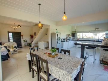 CASA EN VENTA CON PISCINA EN CRUZ DEL SUR CANNING