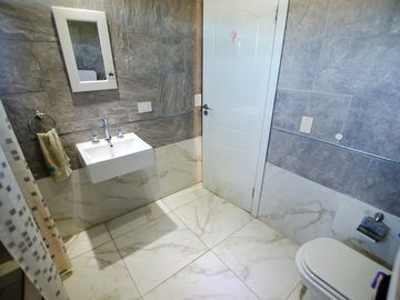 CASA EN VENTA CON PISCINA EN CRUZ DEL SUR CANNING