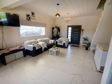CASA EN VENTA CON PISCINA EN CRUZ DEL SUR CANNING