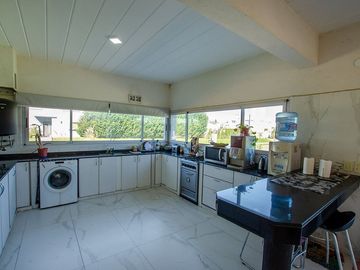 CASA EN VENTA CON PISCINA EN CRUZ DEL SUR CANNING