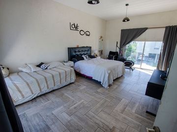 CASA EN VENTA CON PISCINA EN CRUZ DEL SUR CANNING