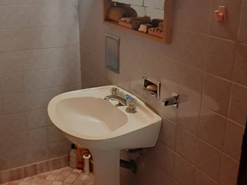 Casa en venta, Ramos Mejia, 3 ambientes, jardin