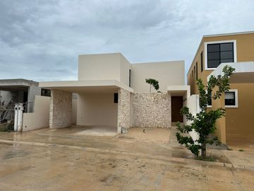 Spacious Family Home with Pool and Garden in Conkal, Mérida RHM-007