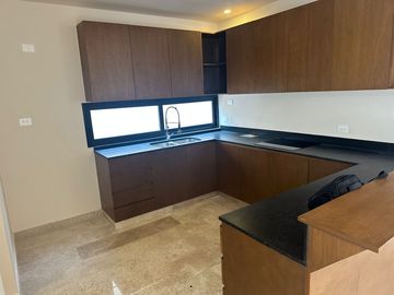 Spacious Family Home with Pool and Garden in Conkal, Mérida RHM-007