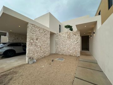 Spacious Family Home with Pool and Garden in Conkal, Mérida RHM-007