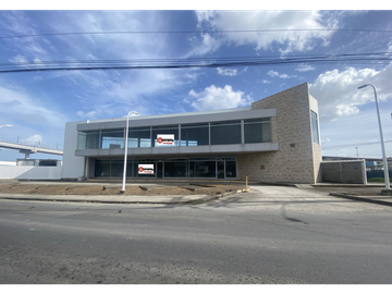 MAÑANITAS / PLAZA COMERCIAL LAS MAÑANITAS / 353 M2 / VIA PRINCIPAL