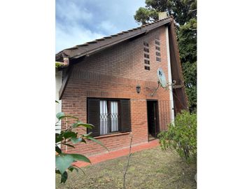 VENTA CASA ALPINA a Cuatro cuadras de la Playa-Lote 800m2