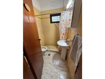 VENTA CASA ALPINA a Cuatro cuadras de la Playa-Lote 800m2
