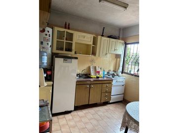 VENTA CASA ALPINA a Cuatro cuadras de la Playa-Lote 800m2