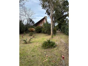 VENTA CASA ALPINA a Cuatro cuadras de la Playa-Lote 800m2