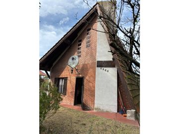 VENTA CASA ALPINA a Cuatro cuadras de la Playa-Lote 800m2
