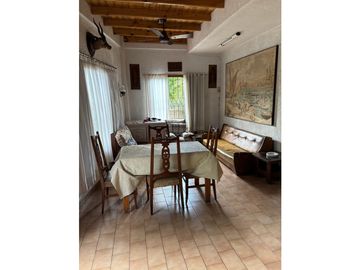VENTA CASA ALPINA a Cuatro cuadras de la Playa-Lote 800m2