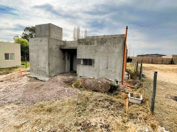 VENTA DE CASA EN CONSTRUCCION EN BARRIO PRIVADO
