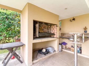 CASA EN VENTA APTO CREDITO EN  MASCHWITZ PRIVADO