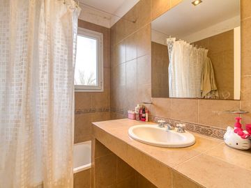 CASA EN VENTA APTO CREDITO EN  MASCHWITZ PRIVADO