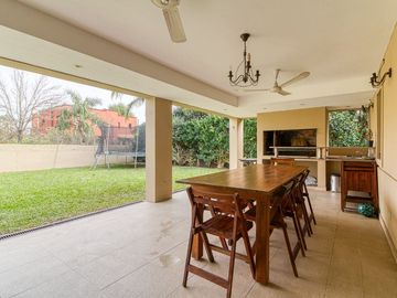 CASA EN VENTA APTO CREDITO EN  MASCHWITZ PRIVADO