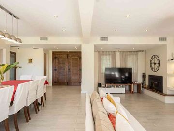 Excelente Casa con amarra prop, en Santa Catalina