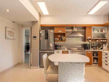 Excelente Casa con amarra prop, en Santa Catalina
