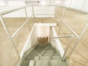 VENTA DEPOSITO CON OFICINAS QUINCHO 730 M2 PUERTO