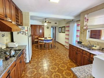 CASA CHALET 4 AMB + 2 AMB EN VENTA EL PALOMAR