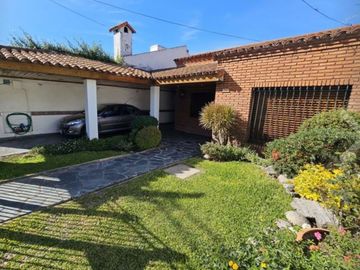 CASA CHALET 4 AMB + 2 AMB EN VENTA EL PALOMAR