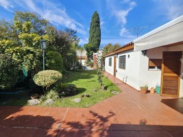 CASA CHALET 4 AMB + 2 AMB EN VENTA EL PALOMAR